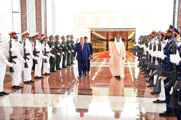 الرئيس هادي يصل إلى "الإمارات" في زيارة مفاجئة وغير معلنة