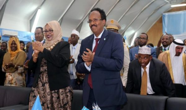 رئيس الصومال يعد بالتغيير ويدعو حركة الشباب للاستسلام