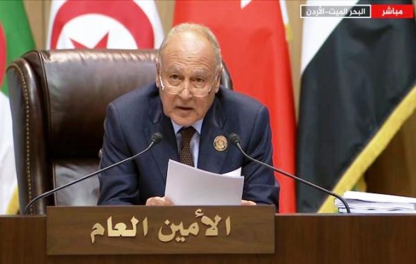 القمة العربية تؤيد حل الدولتين والتمسك بمبادرة السلام