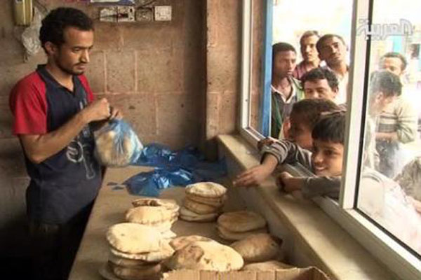 مبادرات شبابية في صنعاء لتوفير الخبز مجاناً للمحتاجين
