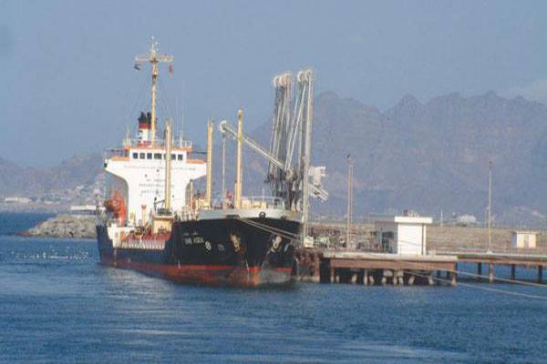 التحالف يطالب الأمم المتحدة بالإشراف على ميناء الحديدة