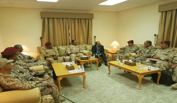 نائب الرئيس يعقد اجتماعاً لقادة الجيش بالتزامن مع تقدم الشرعية شرقي صنعاء