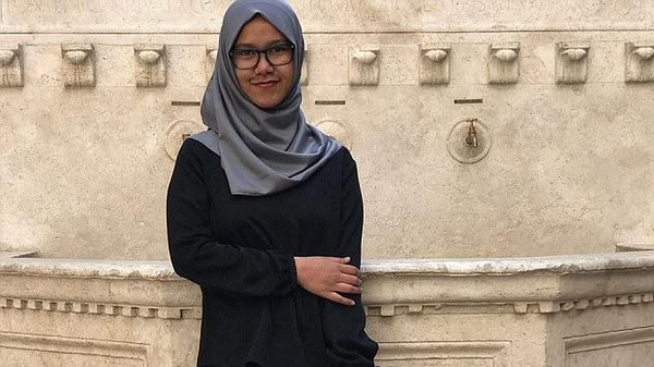 هذا ما حدث مع شابة رفضت خلع الحجاب في مطار روما