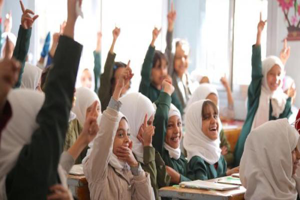 اليونيسف تقول إنها أوقفت دعمها لطباعة الكتب المدرسية بعد تحريفها من قبل الحوثيين