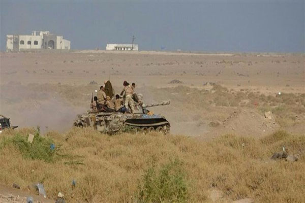 الجيش يسيطر على أبراج اتصالات معسكر "خالد" بتعز