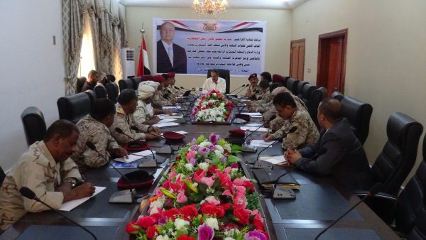 اجتماع عسكري يؤكد جاهزية الوحدات العسكرية في التصدي للانقلابيين في مختلف الجبهات