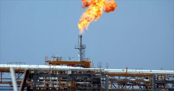 عدن: مجلس تنسيق اللجان النقابية بشركة النفط يطالب الحكومة بحماية قراراتها بعد تجدد الخلاف مع المصافي
