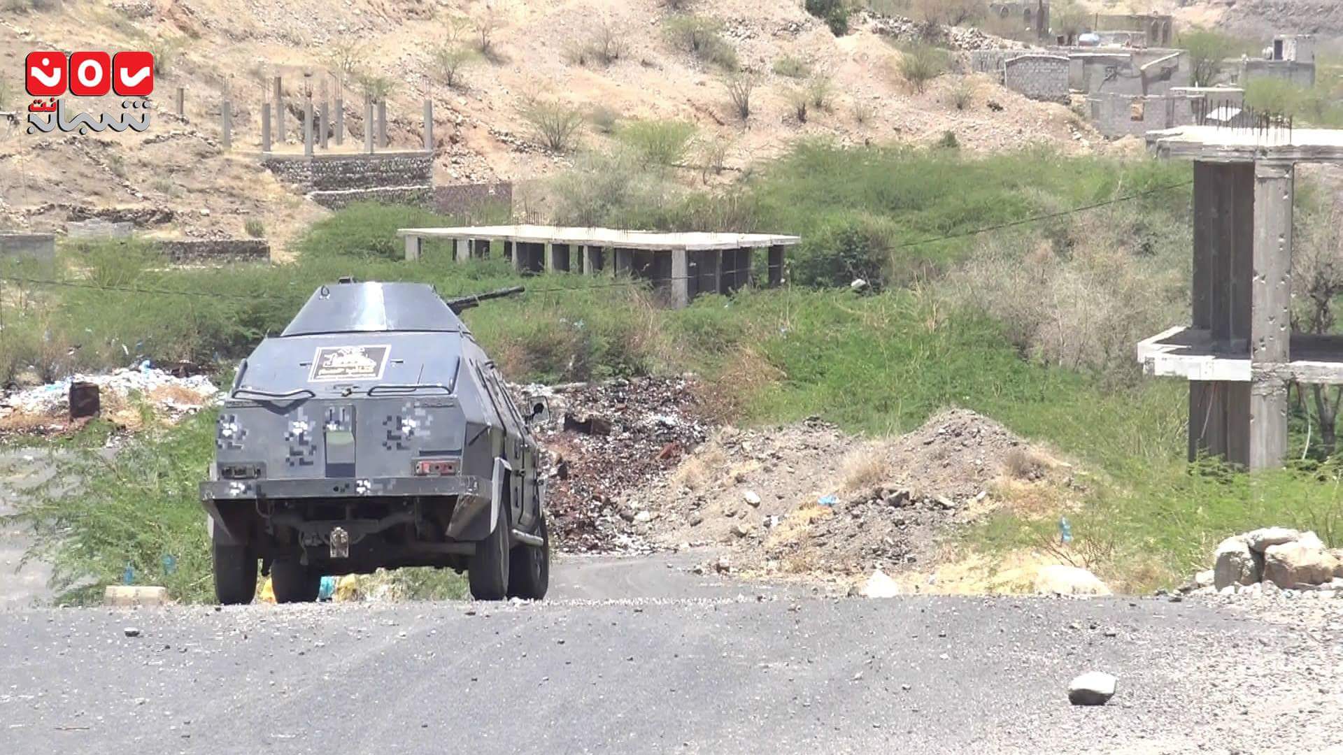 مصدر عسكري لـ"يمن شباب نت": قوات الجيش وصلت أسوار معسكر "خالد" من الناحيتين الشمالية والغربية