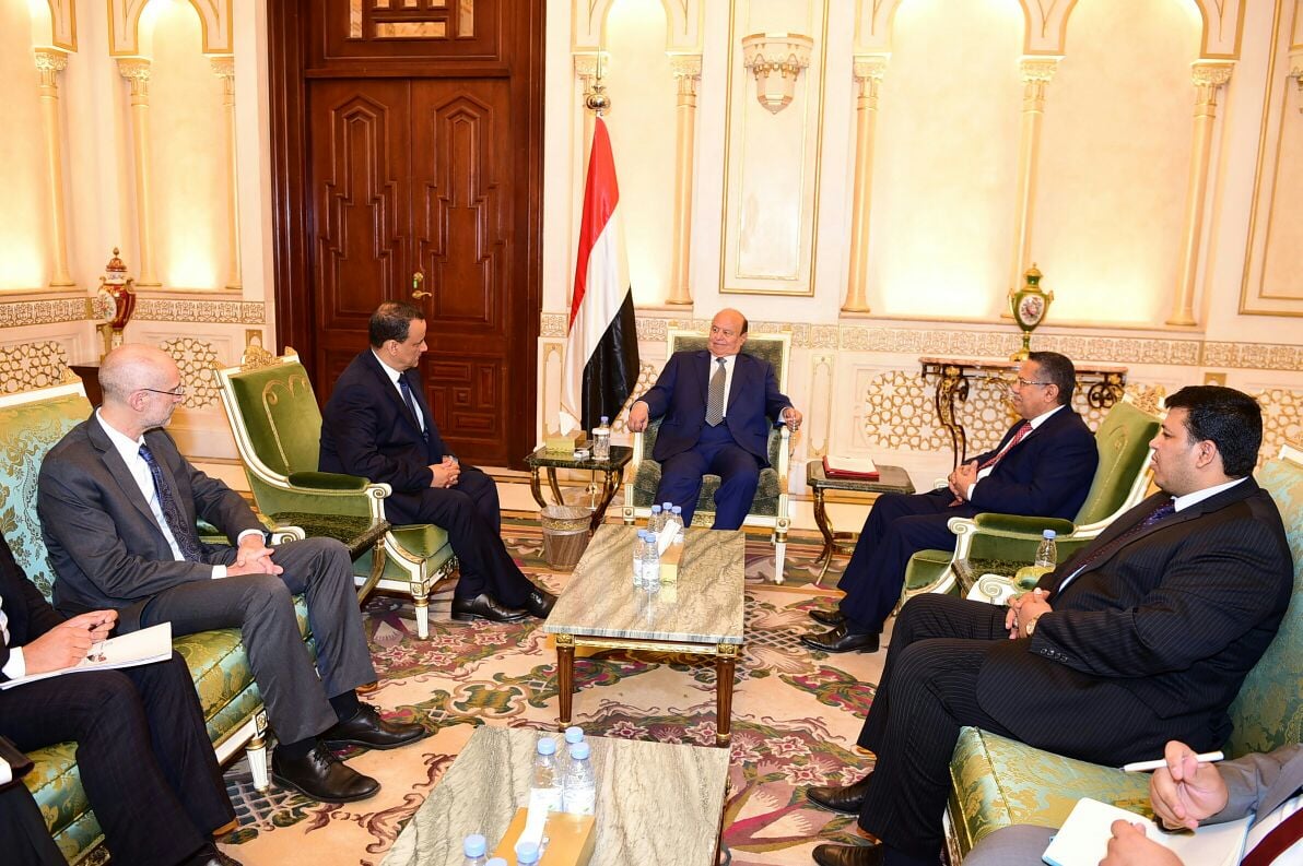 الرئيس هادي يدعو المجتمع الدولي لإيقاف عبث الانقلابيين بموارد الدولة