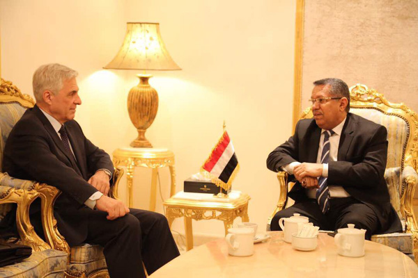 بن دغر خلال لقاءه السفير الروسي: "عدم شرعنة الانقلاب مصلحة دولية قبل ان تكون يمنية"