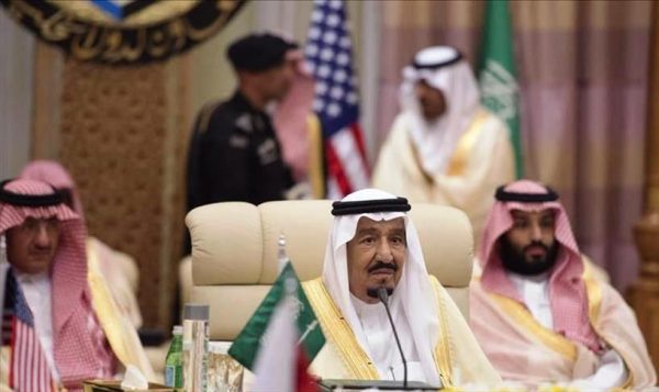العاهل السعودي: النظام الإيراني رأس حربة الإرهاب العالمي