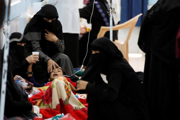 أطباء بلا حدود تحذّر: تأخير المساعدات سيؤدي لانتشار وباء الكوليرا باليمن