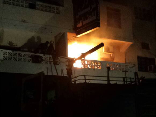 مسلحون يقتحمون مقر الإصلاح في عدن ويضرمون النيران فيه