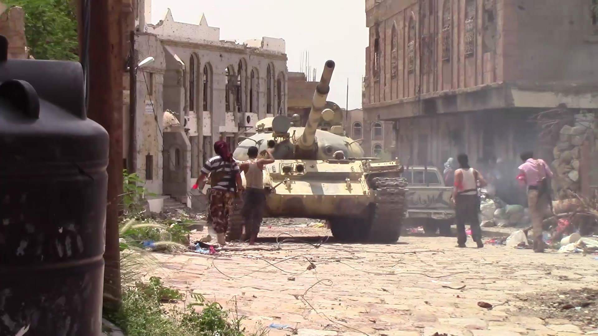 مصدر عسكري لـ"يمن شباب نت": الجيش يصل الجهة الغربية للقصر الجمهوري ويحرر عدد من المباني الأخرى