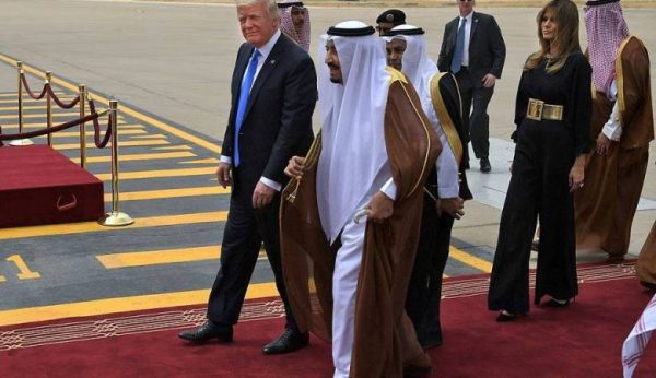ترامب يصل الرياض في أول زيارة خارجية له