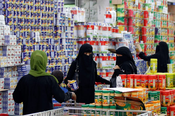 عدم صرف المرتبات وارتفاع الأسعار يثقل كاهل المواطنين في شهر رمضان (تقرير)