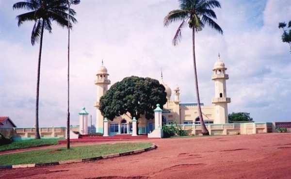 أوغندا هي الدولة الوحيدة منذ دخولها الإسلام التي لم تتغير ساعات الصيام بها!