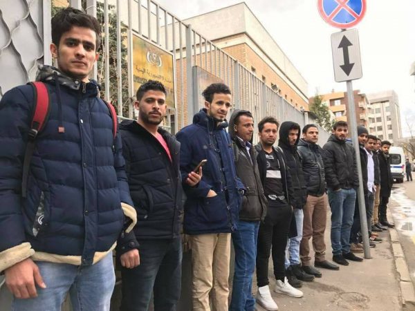 السفارة اليمنية في موسكو توقف مستحقات طلاب بسبب قيادتهم "احتجاجات طلابية"