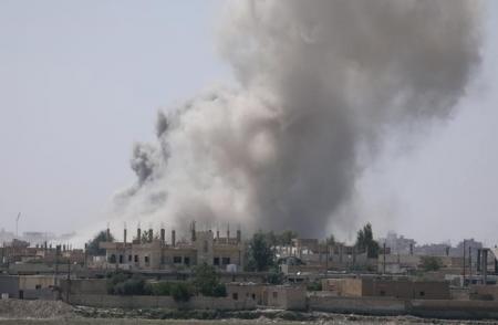 محققون: ضربات التحالف بالرقة السورية تقتل أعدادا مذهلة من المدنيين