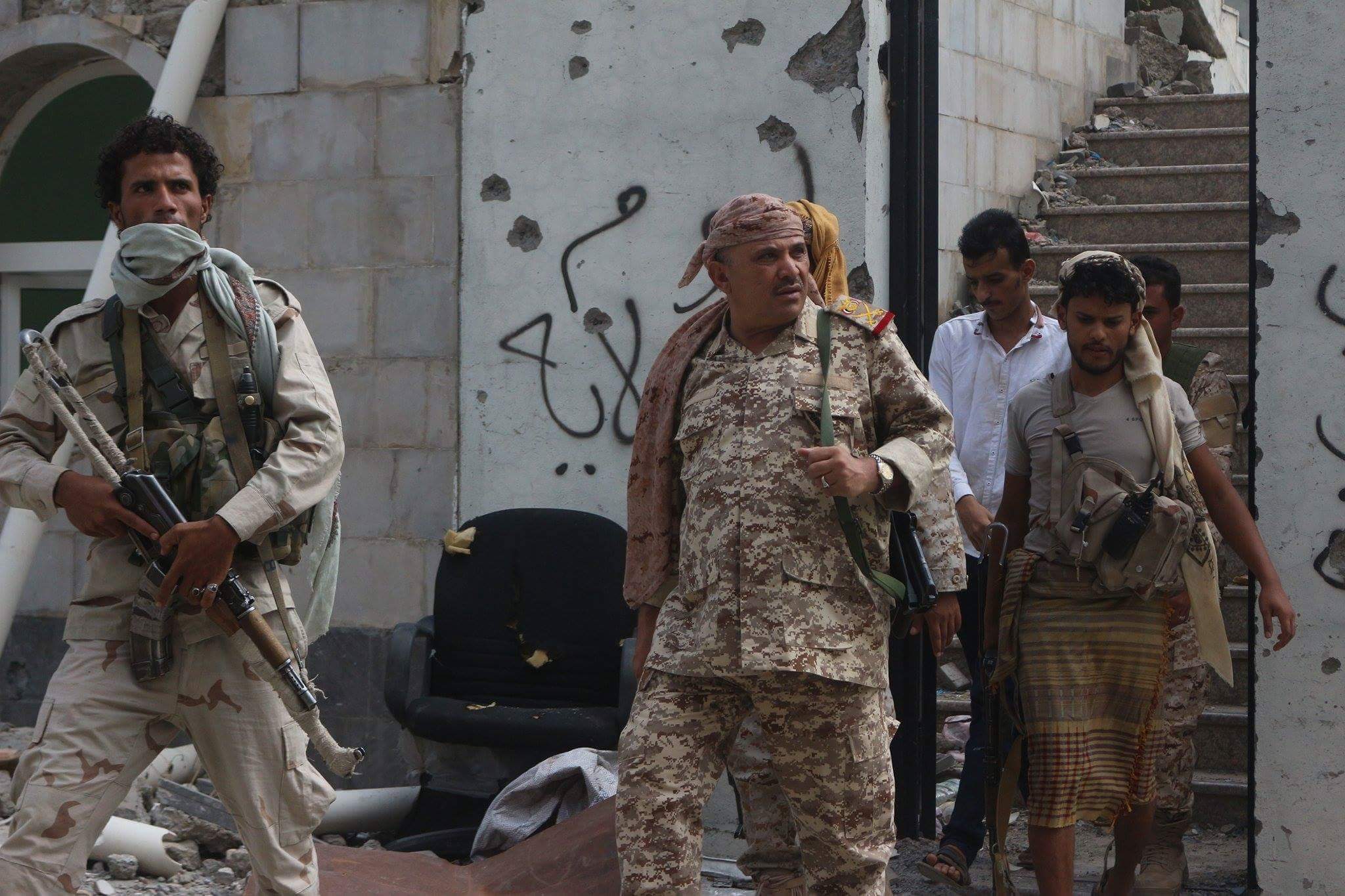 قائد محور تعز يؤكد استمرار تقدم قوات الجيش ضد المليشيات الانقلابية