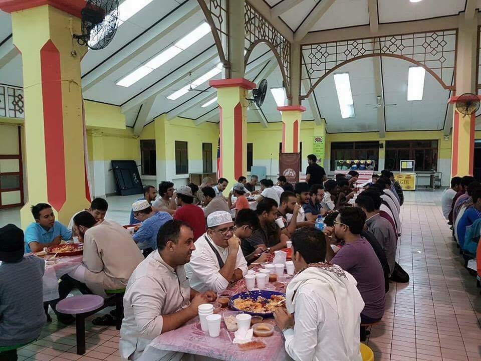 السفير "باحميد" في ضيافة النادي اليمني في مأدُوبة إفطار بالجامعة الإسلامية بماليزيا