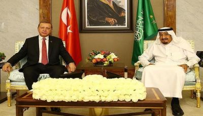 إردوغان يصل السعودية في مستهل جولة خليجية لبحث أزمة قطر