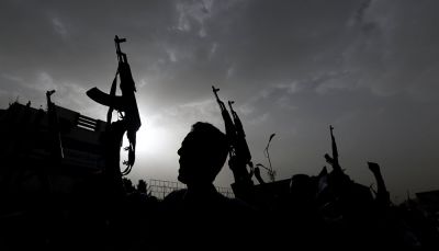 وكالة: الحوثيون يستهدفون بارجة تابعة للتحالف غرب تعز