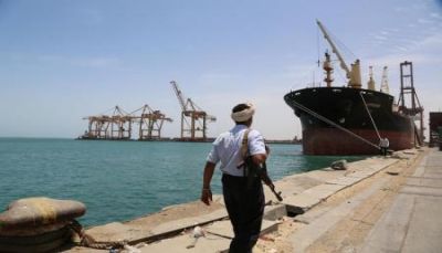 وزير الإعلام: لن تقبل الحكومة استمرار سيطرة الحوثيين على ميناء الحديدة
