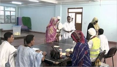 الموريتانيون يدلون بأصواتهم على تعديلات دستورية مثيرة للجدل