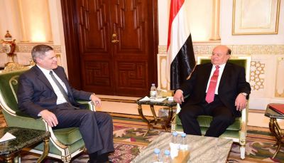 الرئيس هادي يلتقي سفيري "أمريكا وروسيا" لبحث مستجدات الأوضاع في اليمن