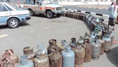 مسؤول حكومي يكشف تلاعب الحوثيين بأسعار الغاز في مناطق سيطرتهم