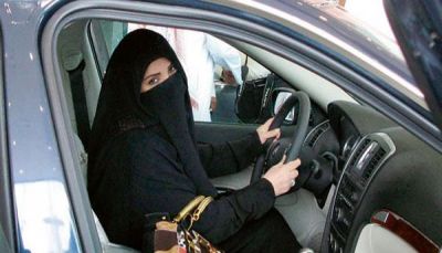 العاهل السعودي يصدر مرسوما يسمح للمرأة داخل المملكة بقيادة السيارة (نص المرسوم)