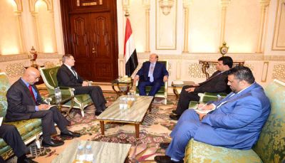 الرئيس هادي يلتقي السفير الأمريكي ويقول: خيارنا السلام المرتكز على المرجعيات الثلاث