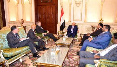 الرئيس هادي يدعو المجتمع الدولي لتنفيذ القرارات الأممية لإنهاء الانقلاب في اليمن