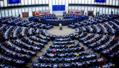 البرلمان الأوروبي يدعو لتسهيل وصول المساعدات لليمن ويبحث استراتيجية للحل السياسي