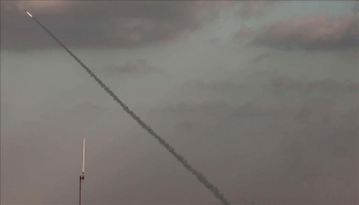 رداً على قصف غزة.. سقوط صاروخ فلسطين في مستوطنة إسرائيلية