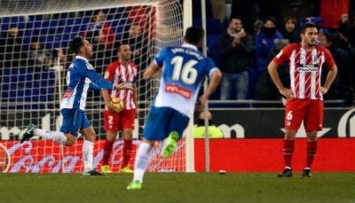 إسبانيول يهزم أتلتيكو مدريد بهدف قاتل في الدوري الإسباني
