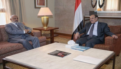نائب الرئيس يناقش مع محافظ الحديدة مستجدات الأوضاع في المحافظة 