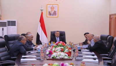 الحكومة تبحث آلية أكثر فاعلية لوقف تدهور الريال اليمني