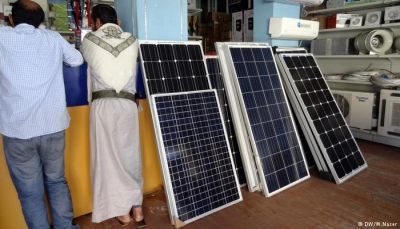 الطاقة الشمسية في اليمن.. نقطة ضوء وسط ظلام الحرب الدامس (تقرير)