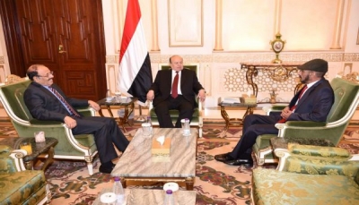 الرئيس "هادي" يلتقي شقيق "صالح" في الرياض والأخير يعلن وقوفه مع الشرعية