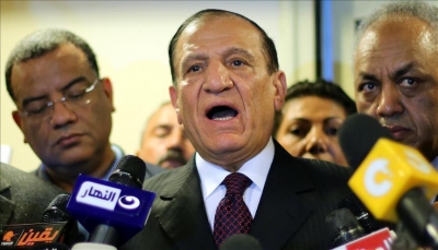 محامي الفريق عنان يقول إن موكله محبوس بسجن عسكري بالقاهرة