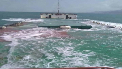 غرق سفينة ضخمة تابعة لمصافي عدن قُبالة سواحل البريقة