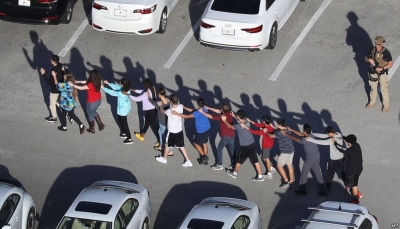 الولايات المتحدة: 17 قتيلا في عملية إطلاق نار داخل مدرسة ثانوية بولاية فلوريدا