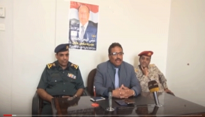 وزير في الحكومة يتهم محافظ شبوة "الحارثي" بتهريب السلاح والنفط للحوثيين (فيديو)