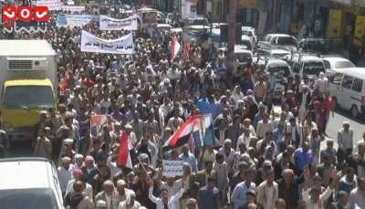 الآلاف في "تعز" ينددون باستمرار حرب الحوثيين على المدينة 