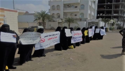 عدن: وقفة احتجاجية لأمهات المختطفين في سجون قوات الحزام الأمني