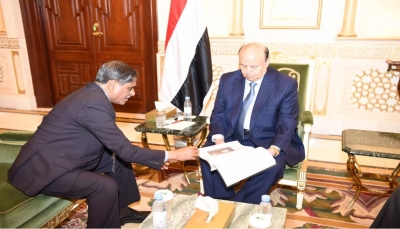 الرئيس هادي يستقبل محافظ حضرموت ويوجه بإنشاء عدة مشاريع استراتيجية للمحافظة