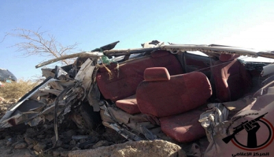 مقتل سبعة أشخاص وجرح خمسة آخرين عقب دهس دبابة للحوثيين سيارة مواطن بالبيضاء