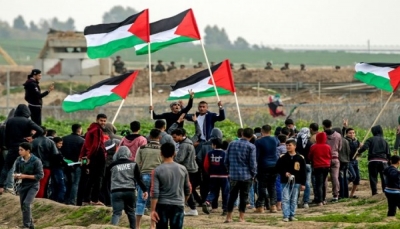الفلسطينيون يواصلون احتجاجاتهم في إطار "مسيرة العودة" للجمعة الرابعة على التوالي